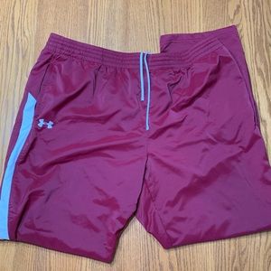Men’s Under Armour workout pants in size 3XL.